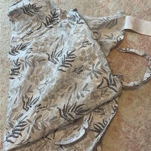 Boppy Leaf Patterned Nursing Cover - Gray and Cream